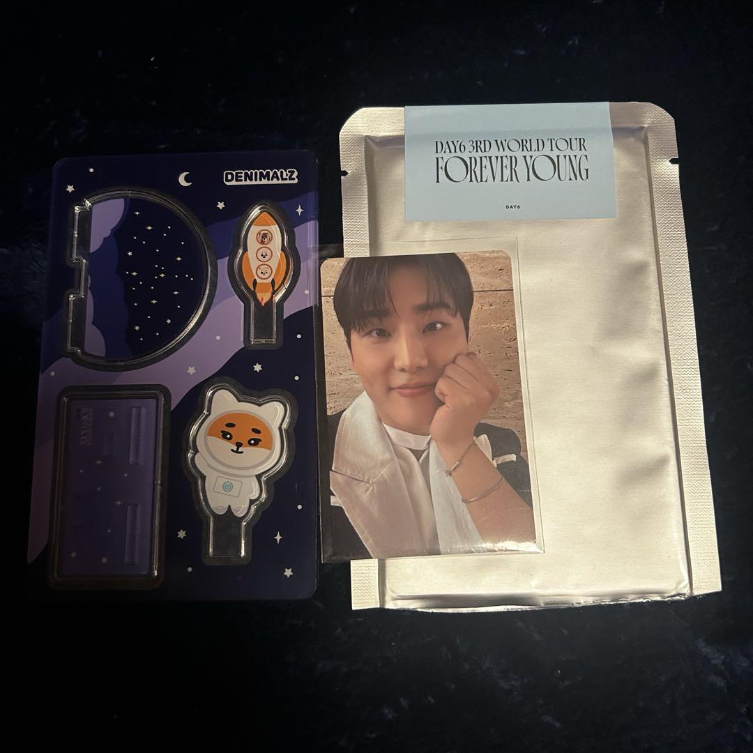 

[USED] DAY6 FOREVER YOUNG Acrylic Stand + Photo Card YONKEI