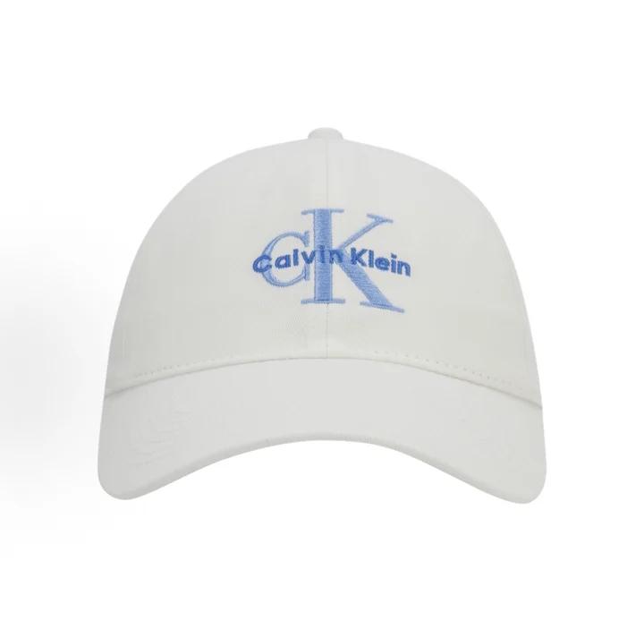 Calvin Klein  Cotton Twill Baseball Cap, Two-Tone Stacked CK Monogram Embroidery Curved Brim Bright White Minimal Casual Sun Hat 4K5026G-YAF adjustable weiß