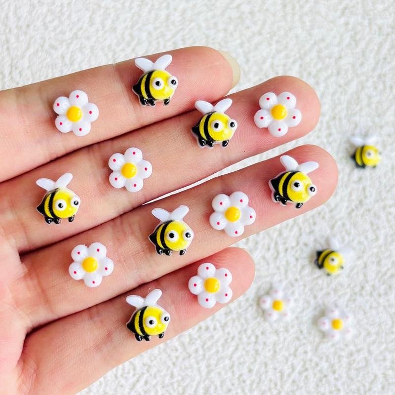 50Pcs New Cute Mini 3D Stereoscopic Little Bee Flower Flatback Ornament Jewelry Making Manicure Hairwear Accessories A148