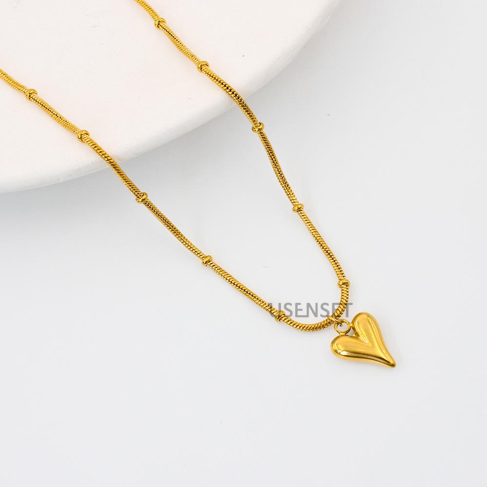 Women s French Retro Heart Pendant Necklace - Gold-Plated Stainless Steel