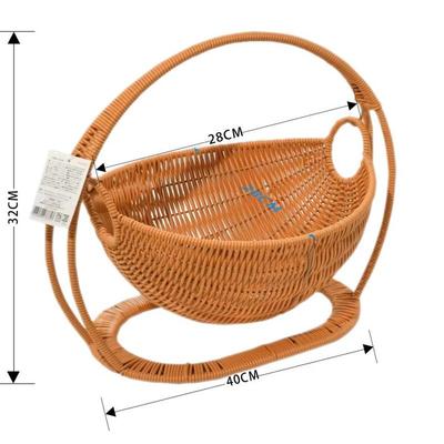 Geflochtener Obstkorb aus Holz