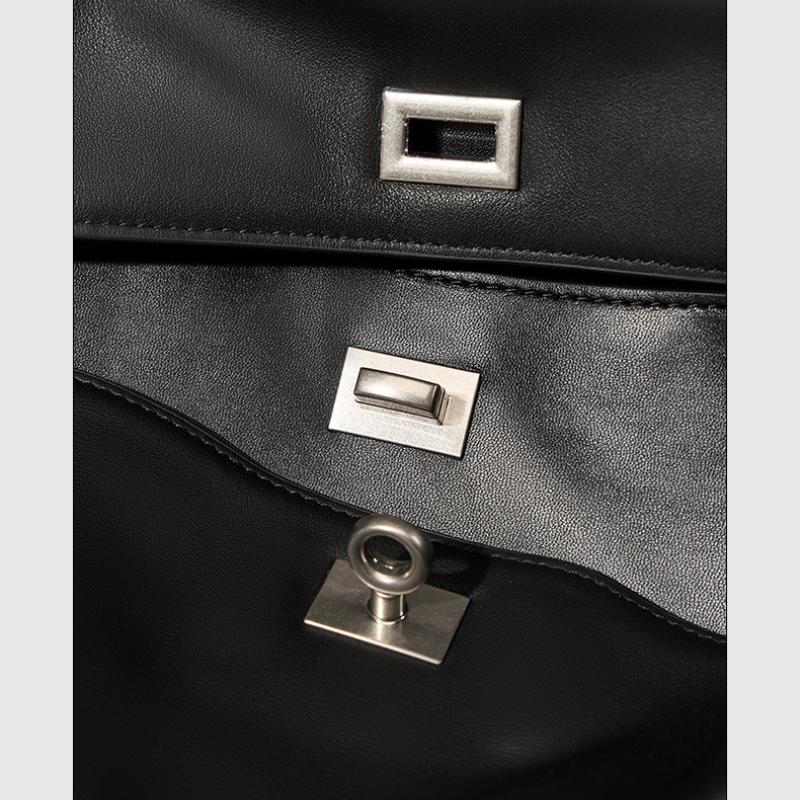 Special Bag Large Capacity Smooth Calfskin Shoulder Portable Lock Commuter Armpit Bag