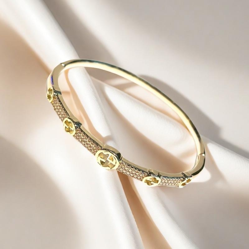 2026 Knot Bracelet Women's Premium Light Luxury Diamond Plated 18K Gold Kink Bracelet Jewelry Hand Jewelry