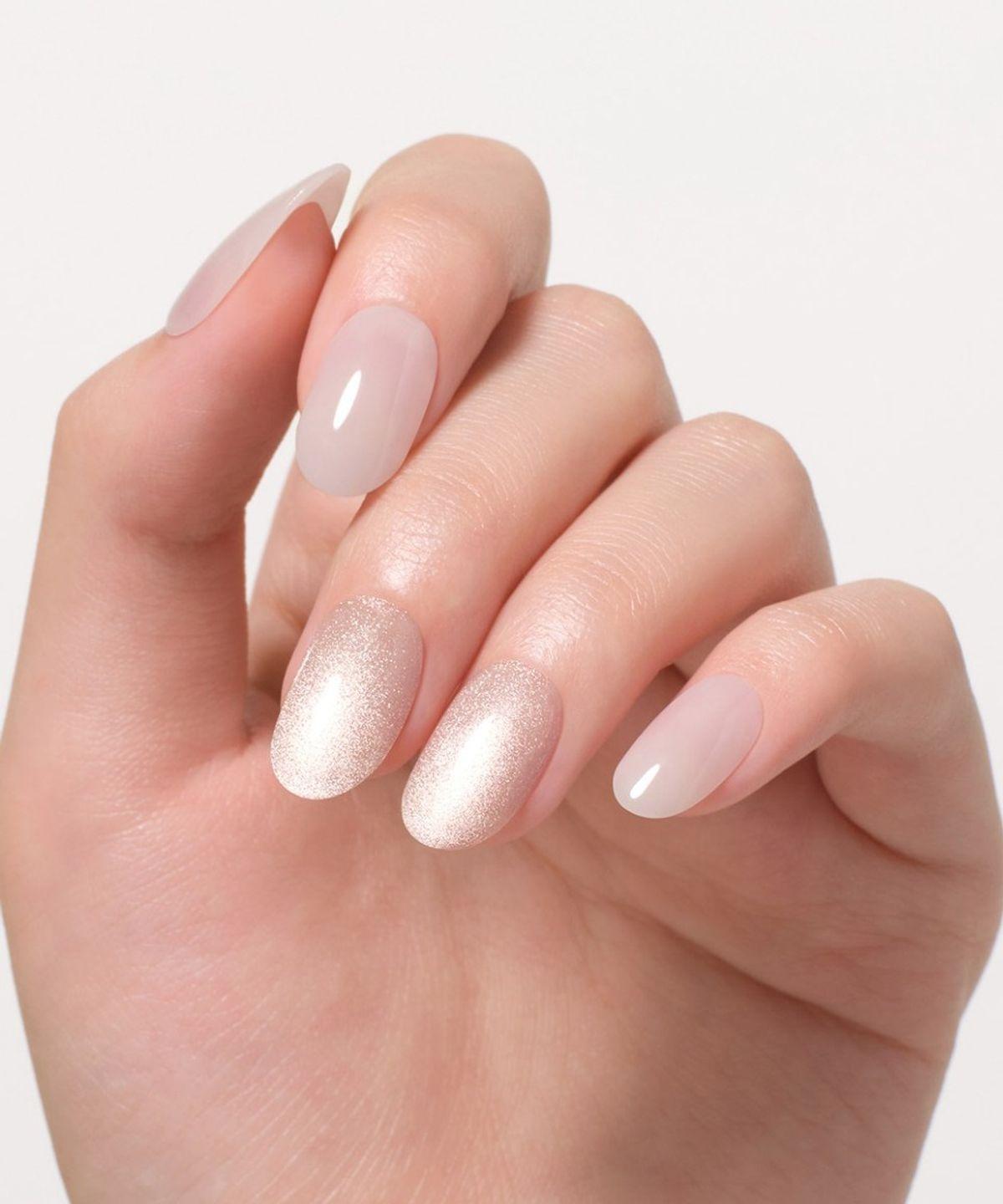 Dashing Diva Magic Press Gleaming Cream (Long Oval) Nail Tips