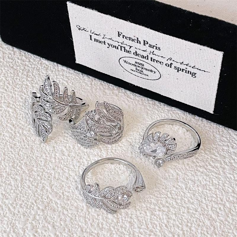 Fashion Retro Leaf Diamond Ring Elegant Simple Women'S Shining Luxury Personality High-End Noble Gift