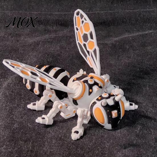 Hollow Body Mechanical Art 3D Printed Articulated Bee Figurine, Flexible Joint Fidget Toy with Keychain, Futuristic Insect Figure Desktop Ornament for