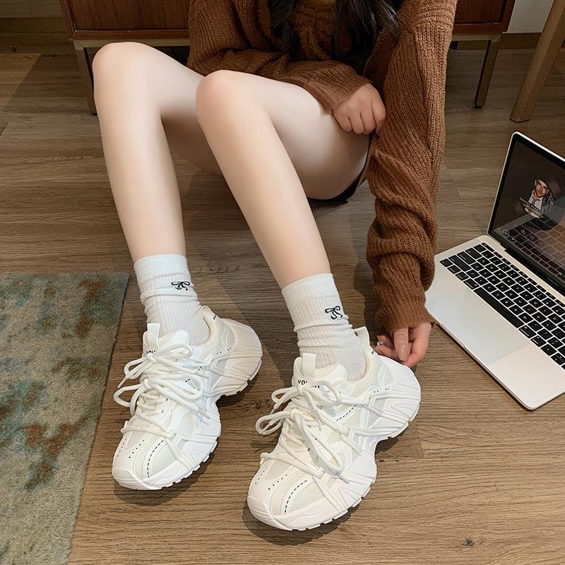 

2025 Кожа Увеличение роста Обувь для пожилых людей Женская Толстая подошва Осень Двойная шнуровка Маленький Париж Повседневная Онлайн Спорт 40 белый