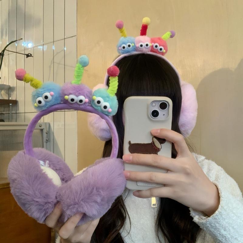 Cute and funny plush earmuffs for women in winter, white warm and windproof, ear covers, ear covers, ear caps, student riding earmuffs.