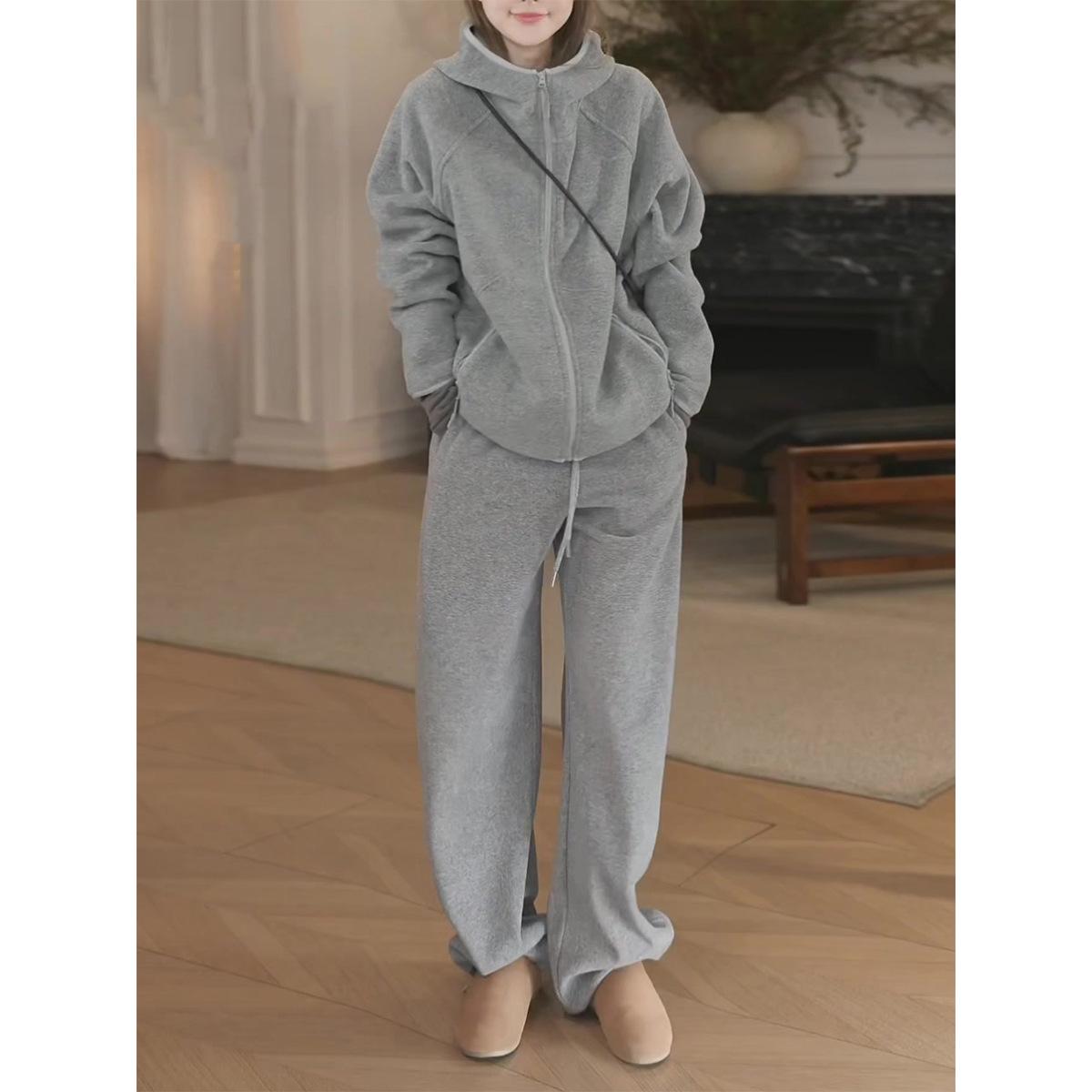 

2026 Autumn/Winter Luxury Casual Set: Warm Lazy-Style Two-Piece with Lightweight Loose Wide-Leg Pants M