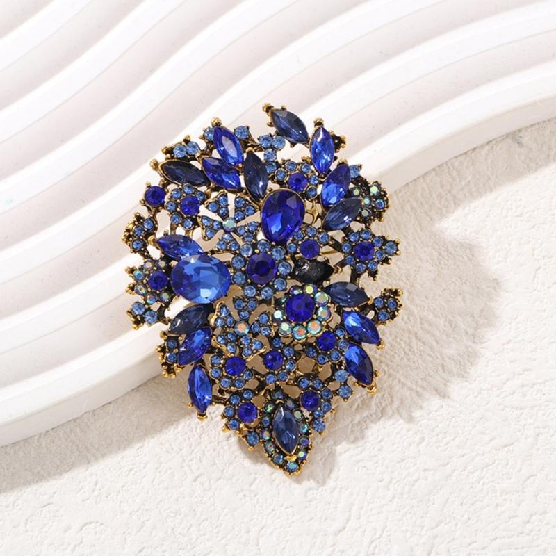Elegant Flower Brooch Unique Lapel Pin Stylish Clothing Jewelry Sparkling Badge Suitable for Various Daily Party Wear