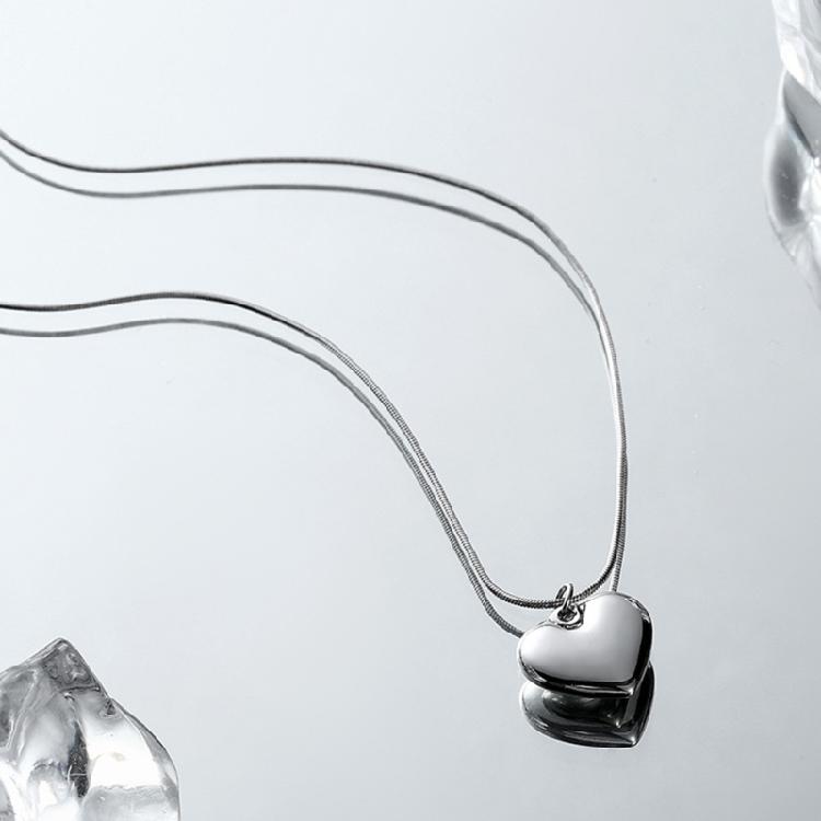 Stylish Metal Heart Pendant Necklace Multifuntional Jewelry Metal Texture Suitable for Everyday Wear and Parties