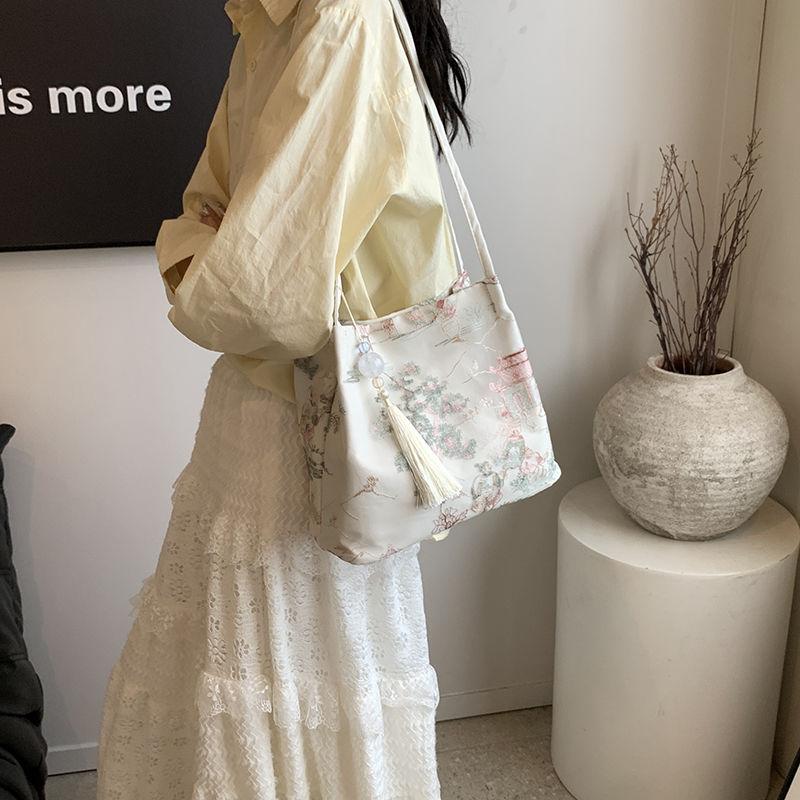 Elegant Landscape Embroidery Tote Bag Women Fringe Pendant Large Capacity Shoulder Bags Ladies Retro Gentle Premium Underarm Bag