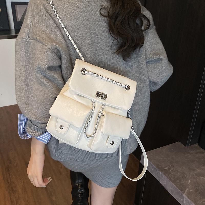 Niche design backpack female fashion leisure student class schoolbag chain bucket bag high value travel backpack
