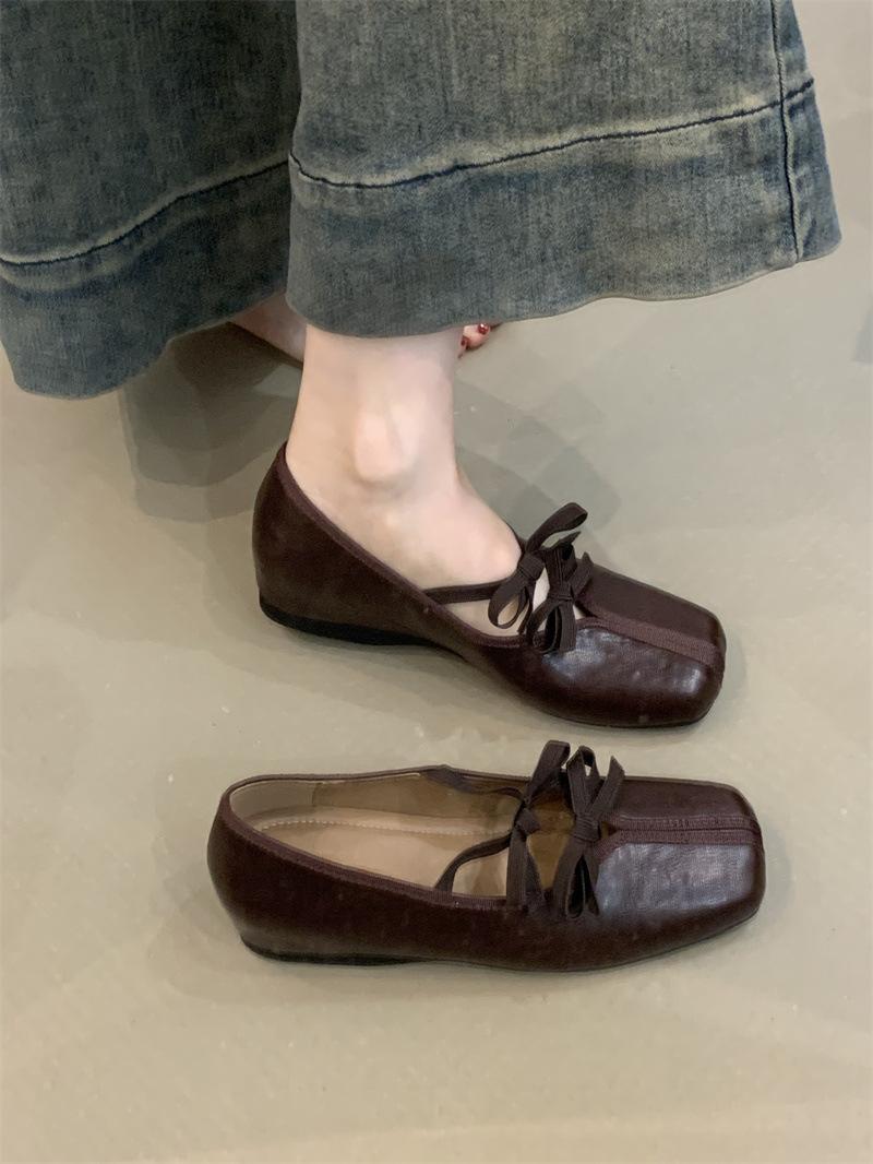 

Retro Mary Jane shoes women s 2025 new French temperament double bow square head shallow mouth inner height increase evening shoes 35