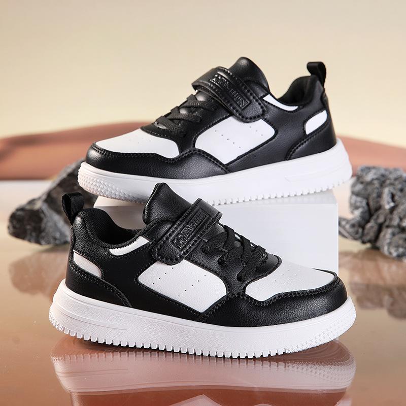 2025 new leather board shoes girls middle-aged and older children non-slip soft sole children's casual shoes boys white shoes spring and autumn