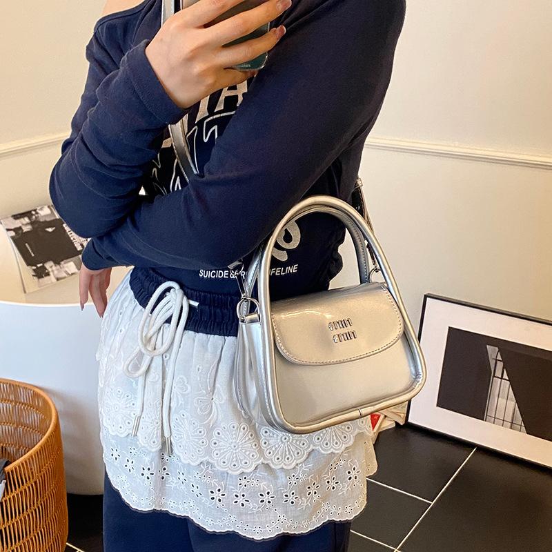 Niche design portable commuter bag women's 2025 new trendy fashion glossy small square bag shoulder messenger bag