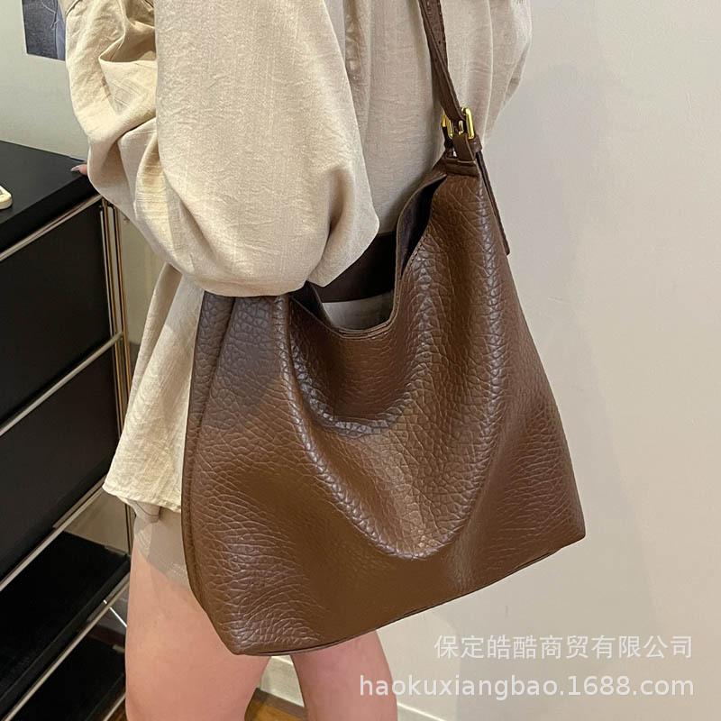 Large-capacity bag women's 2025 new autumn and winter retro style lychee pattern handbag for class commuting shoulder tote bag