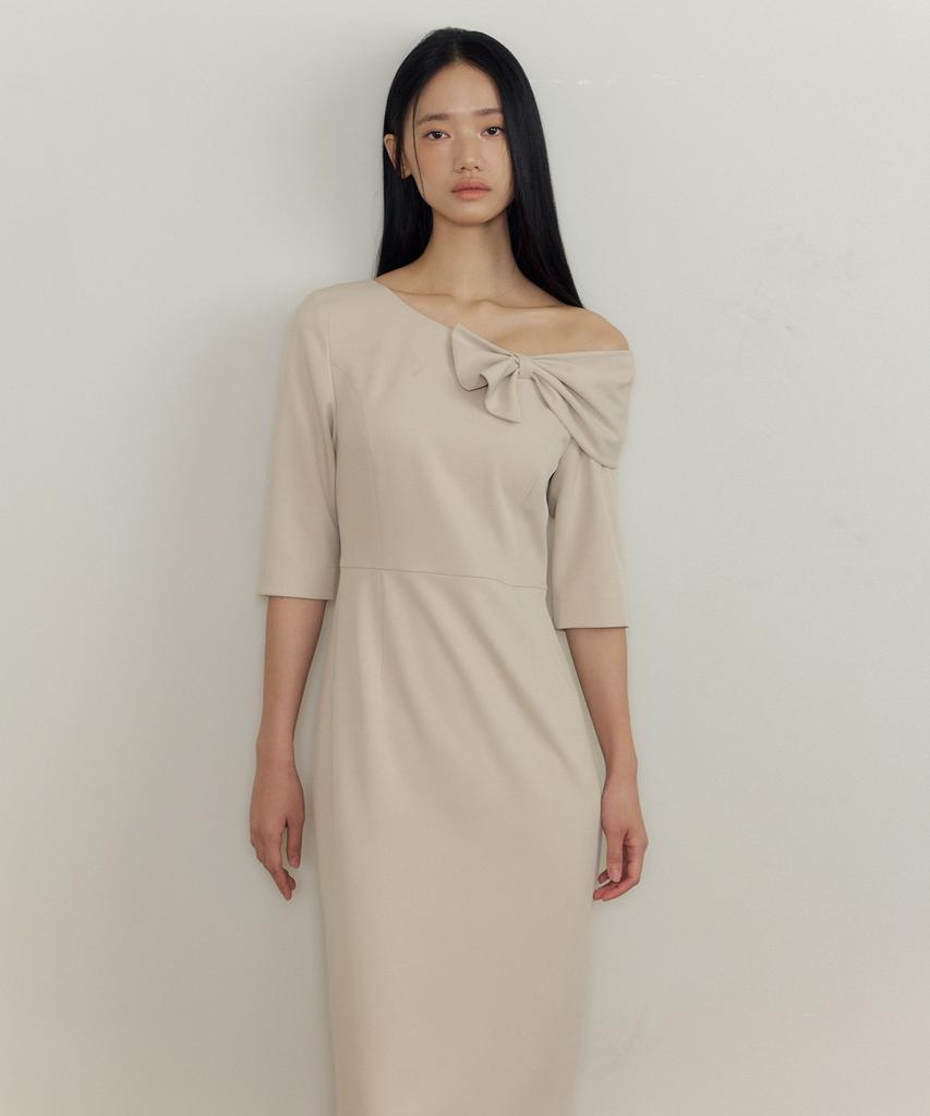 Lucirju One-Shoulder Ribbon Drape Dress (Beige)