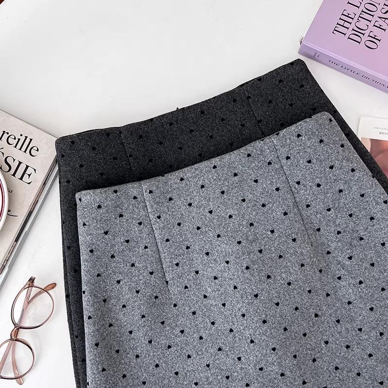 Korean Style Black Wool Plaid Polka Dot Midi Skirt - A-Line Petite Skirt for Women, Autumn and Winter Versatile Wear.