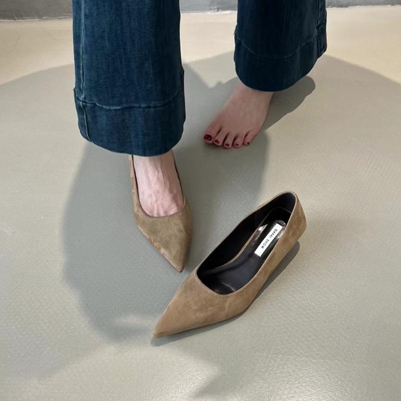 

French temperament pointed single shoes women s 2025 autumn new suede shallow mouth commuting evening gentle stiletto grandma shoes 39 абрикосовий