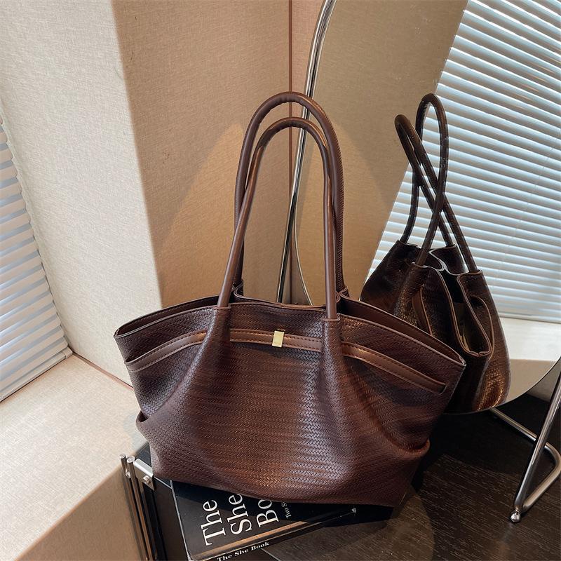 Retro bag women's large capacity autumn and winter casual niche shoulder underarm bag pleated tote bag