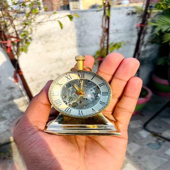 

Красивые изогнутые механические настольные часы с золотым стеклом для небольших офисных столов