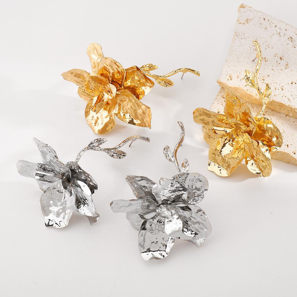 Women New Vintage Earrings Creative Metal Floral Earrings Leaf Design High Grade Elegant Fashion Ear Jewelry Accessories