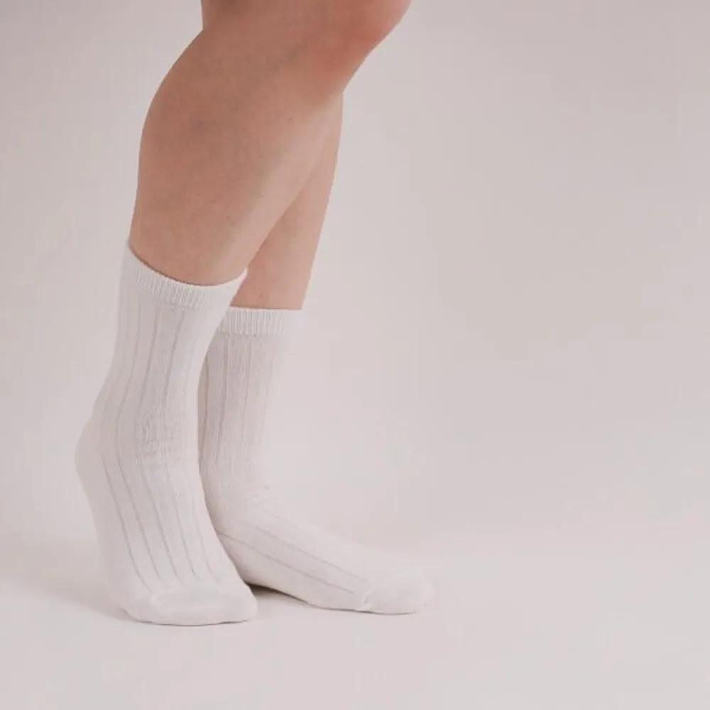 Dodohannal Women s Plain Ribbed Basic Socks 1 Set of 8 Pairs Plain/White 8-Piece Pair