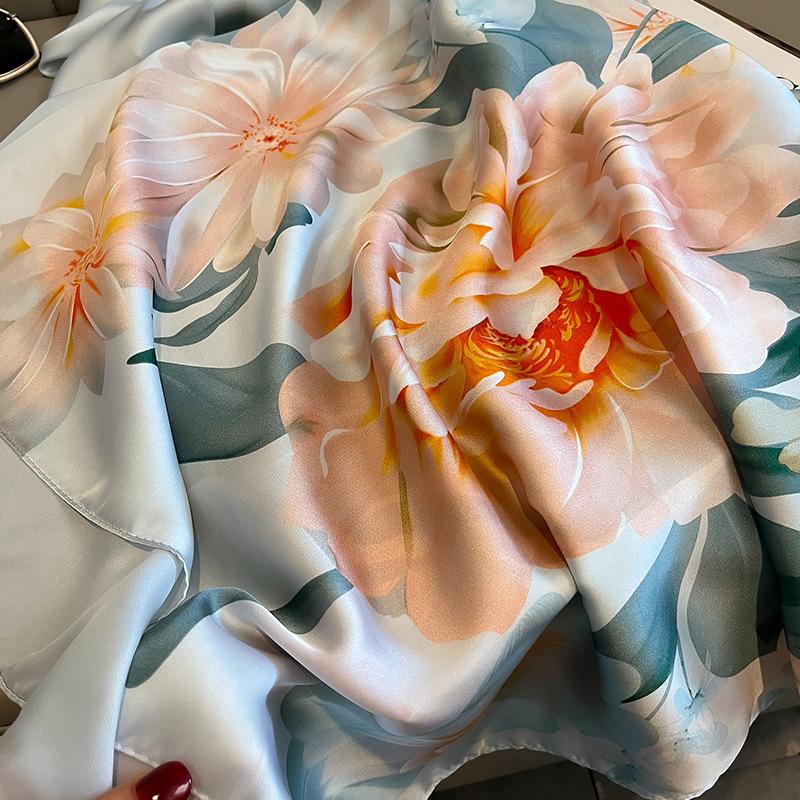 New Printed Shawl Temperament Fashionable Silk Scarf for Women In Autumn and Winter Warm Scarf Air Conditioning Spring and Autumn Beach Towel
