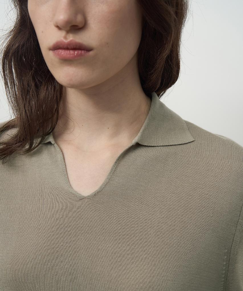 Leopeusaideuhwaiteulabel Slit Collar Knit Greige