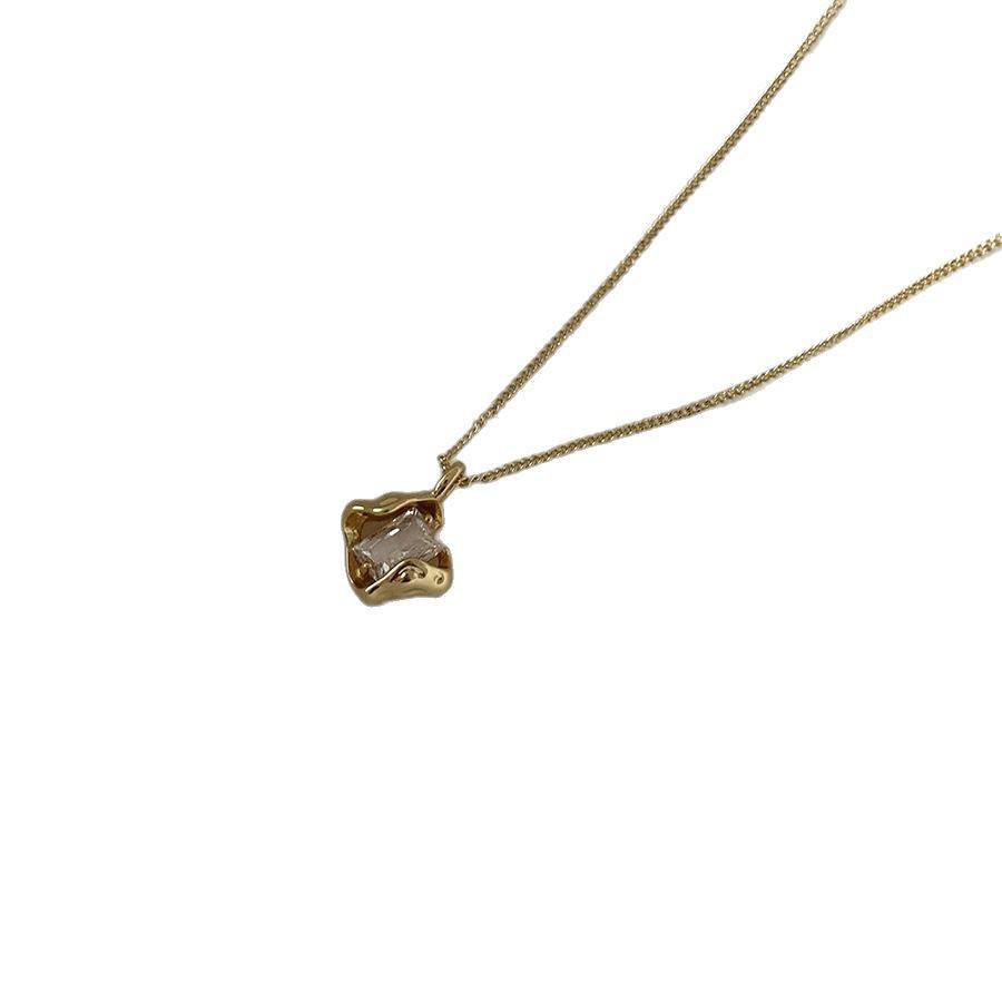 Elegant Women's Zircon Rhombus Pendant Necklace: Unique Design, Versatile Clavicle Chain