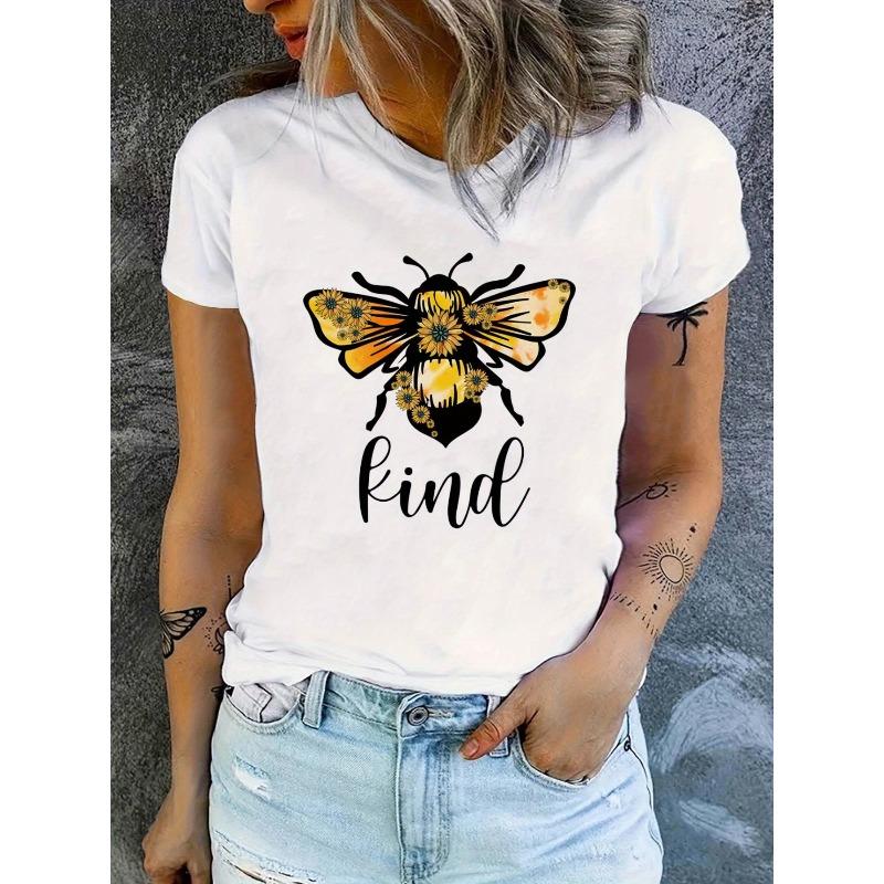

Футболка с принтом «Wo Be Kind Bee» | Белый глянцевый топ свободного кроя с коротким рукавом и круглым вырезом, с изображением разноцветной пчелы и надписью «Kind» S белый
