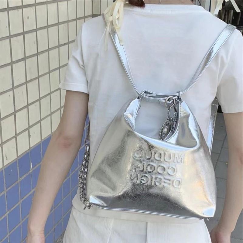 

Студенческий повседневный рюкзак для женщин 2024 года, сумка-тоут с надписью Tide Summer Letter, большой емкости, рюкзак через плечо [ серебряный