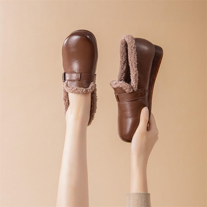 

Mao Mao shoes women wear casual lamb wool bean shoes in winter women s one-pedal flat-soled mother velvet cotton elderly single shoes 41