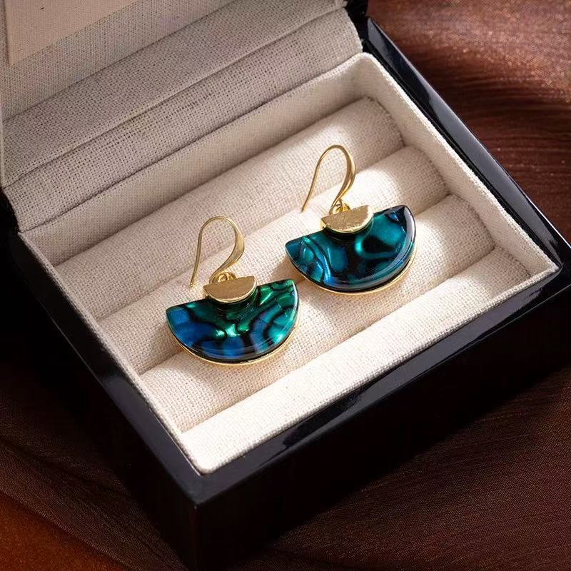 Retro Luxury High-end Earrings With Fashionable Temperament For Women