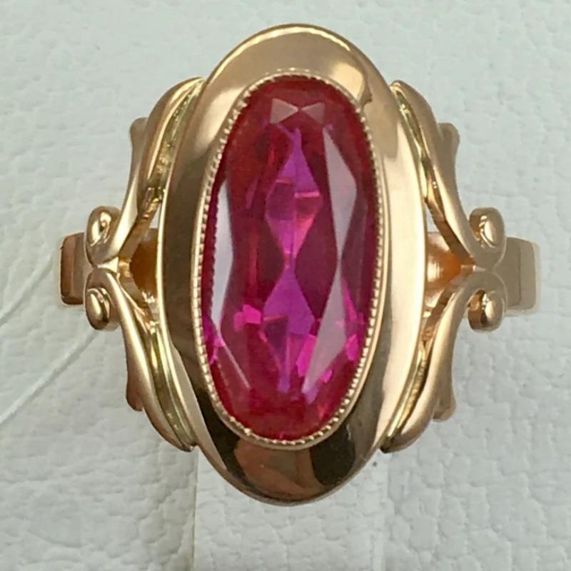 Vintage Gorgeous Inlaid Oval Synthetic Ruby Golden Plated Ring for Women Elegant Temperament Banquet Festival Jewelry Accessory
