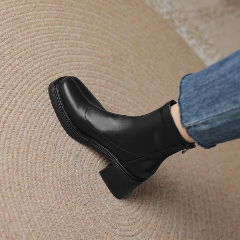 Korean version of round head comfortable medium boots women's thick-soled non-slip large-size women's boots autumn and winter mid-heel rear