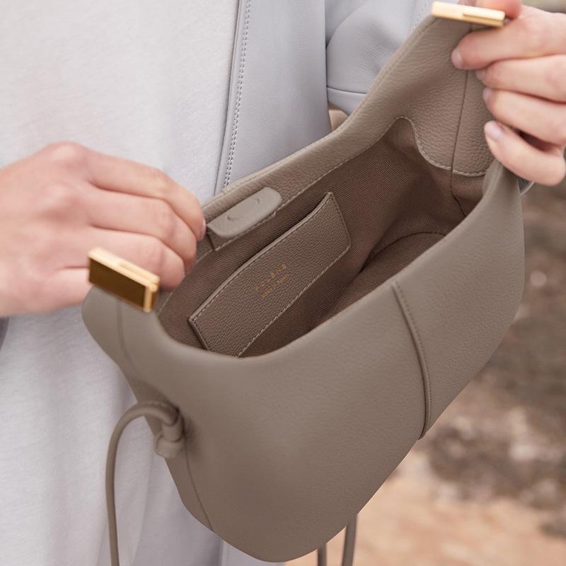 Brand de nișă POEIVE Franța Geantă de lux pentru femei din piele de vacă, de umăr și crossbody cu lanț, tip cutie de prânz