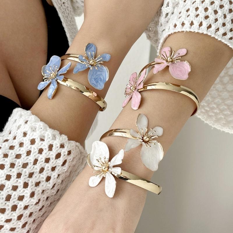 Multifunctional Adjustable Flower Shape Metal Bangle Bracelet Adjustable Diameter for Trendy Accessories and Gift Giving