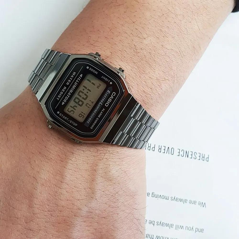 Cio A168WGG-1A Universal Metal Gray Chrome Plated Wristwatch