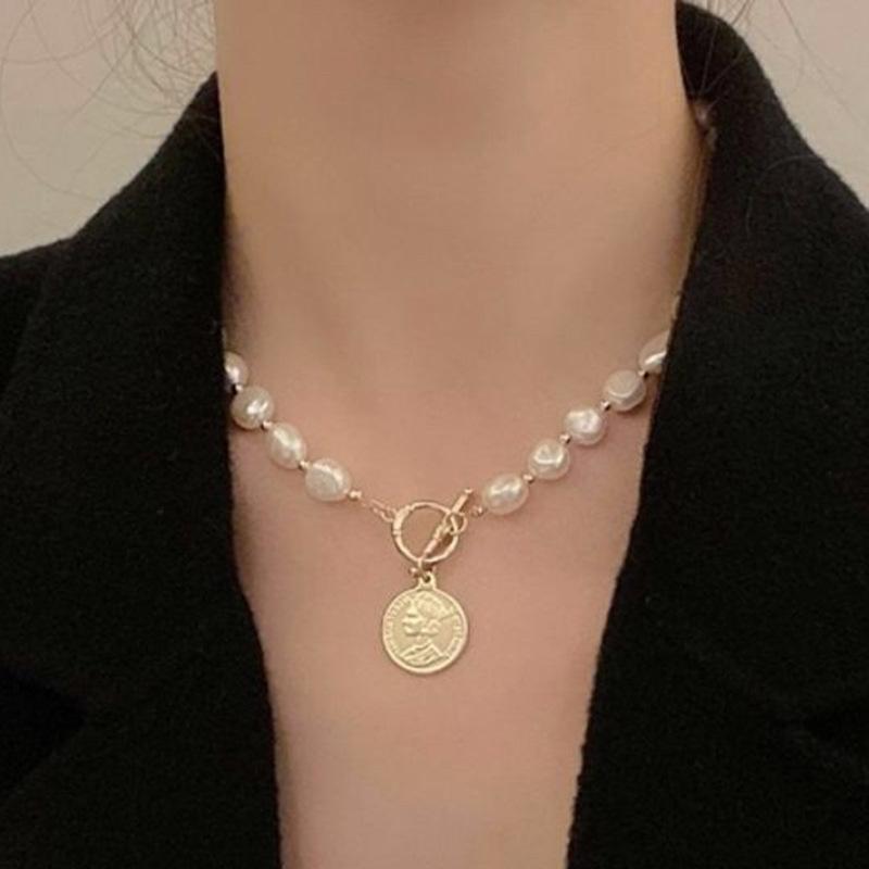 Exquisite Baroque Freshwater Pearl Necklace - Fashionable, Versatile, Light Luxury Clavicle Chain Design