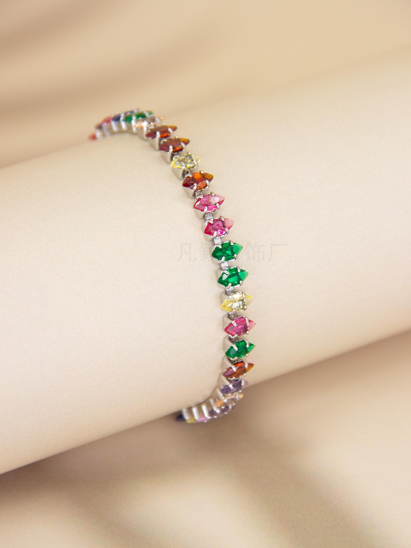 

Браслет-цепочка с цирконами маркизы - Элегантный женский ювелирный аксессуар