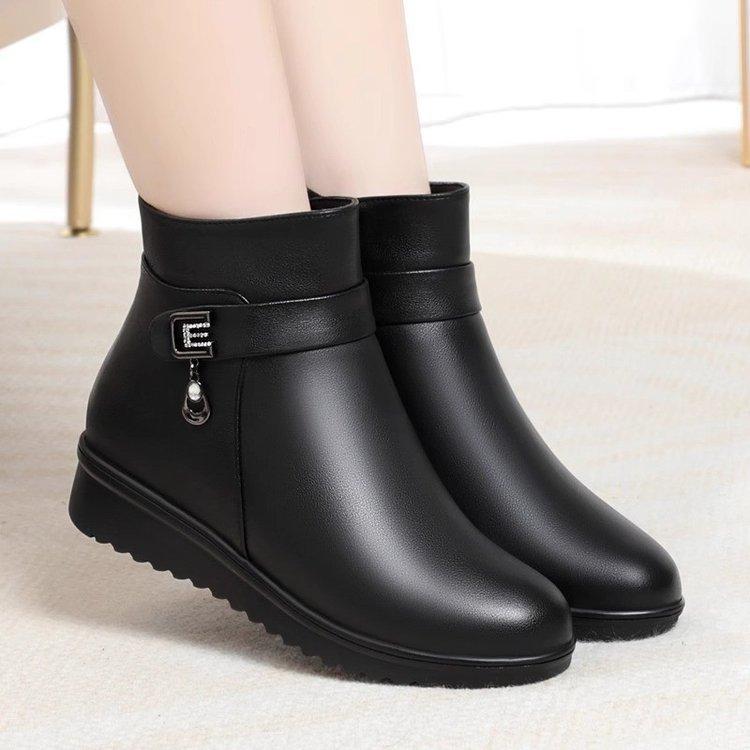 Shoes Autumn and Winter Soft-soled Non-slip Fur Integrated Medium Soft Leather Flat-soled Winter Velvet Warm Short Boots