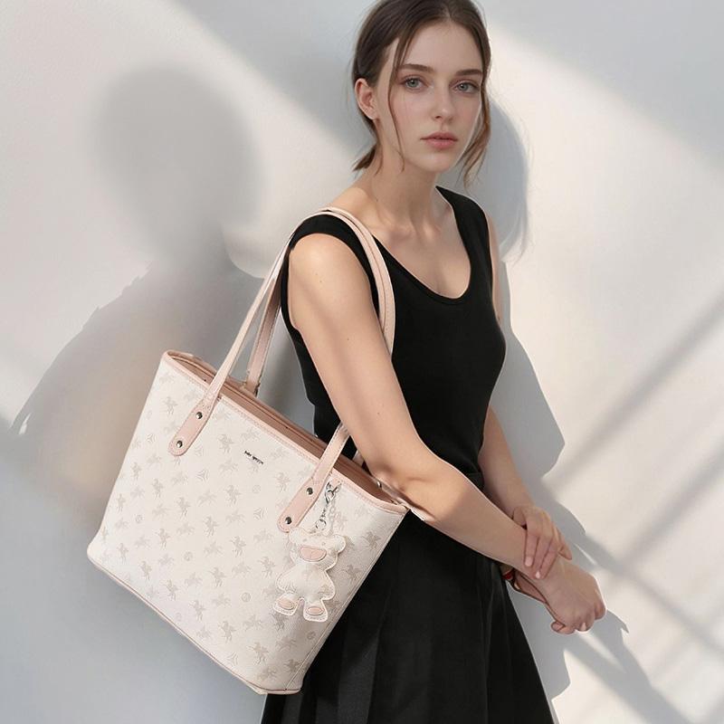 2025 Genți de mână noi mari pentru femei Design de marcă Geantă de umăr Geantă tote clasică cu model în carouri cu ornament ursuleț Genți de cumpărături excelente din PVC