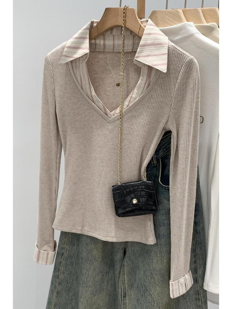 Camicia da Donna a Maglia con Collo Polo Spliced di Design, Look Elegante a Due Pezzi, Autunno/Inverno 2026.