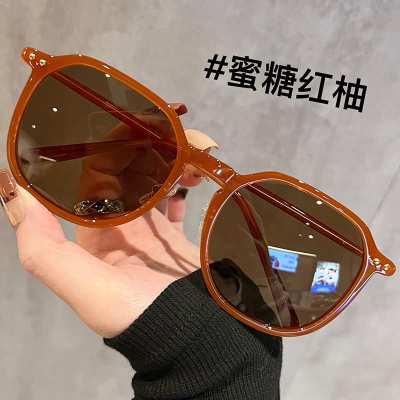 

Новые ультралегкие круглые солнцезащитные очки TR90 в корейском стиле - Сладкий свежий цвет молочного чая для женщин