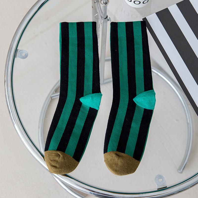 

New European Trend Contrasting Color Vertical Stripe Medium Tube Socks Design Pure Cotton Color Matching Sports Stacking Socks One size fits all зелений