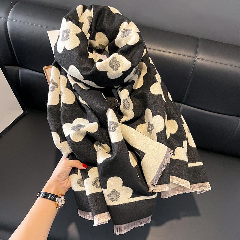 

Autumn and winter versatile double-sided two-color flower design shawl women s dual-purpose extended warm imitation cashmere scarf 190*65cm чёрный