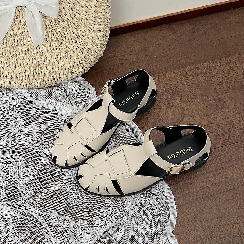 

Japanese baotou pig cage Roman hollow sandals women s spring and autumn new woven small leather shoes Mary Jane single shoes 36
