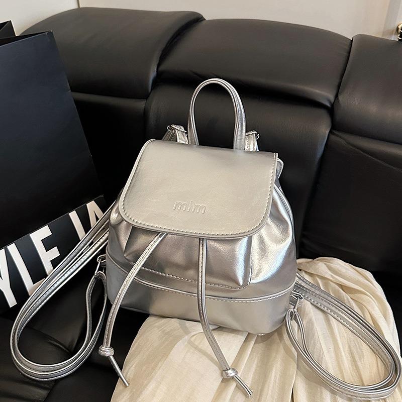 Simple and versatile niche design women's backpack new popular casual small backpack fashion travel small schoolbag